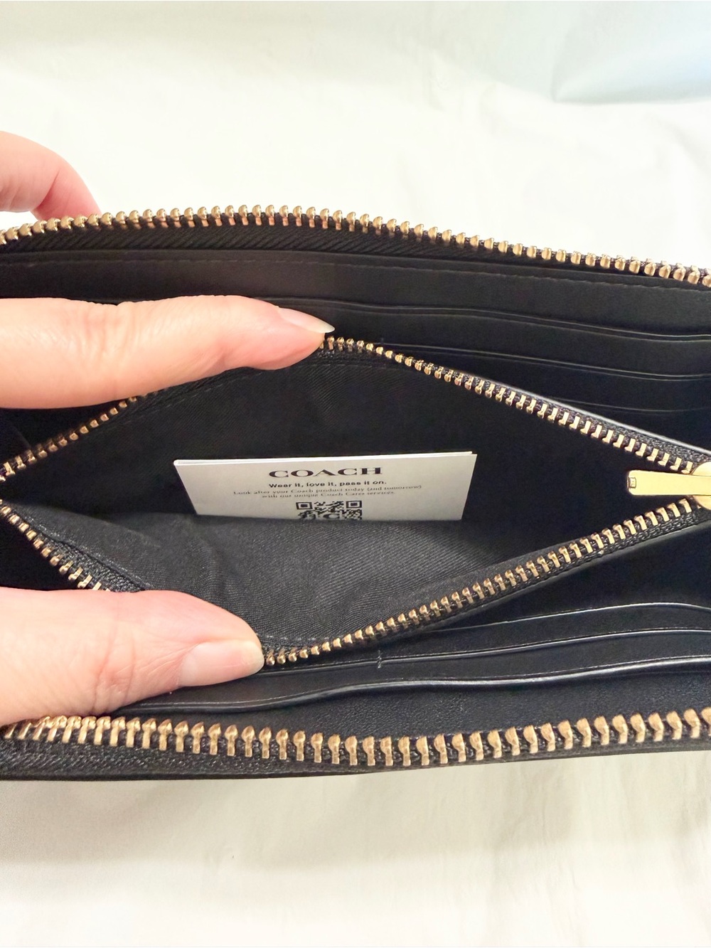 NWT COACH Essential Slim Accordion Zip Wallet in black leather brass hardware - Picture 5 of 7